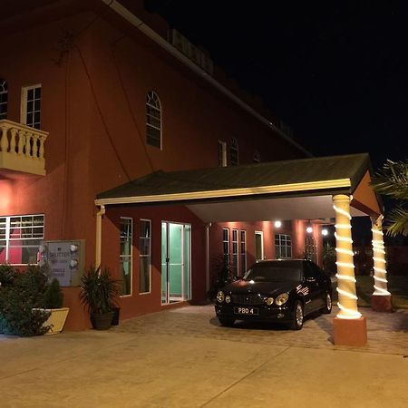 Montecristo Inn Piarco Esterno foto