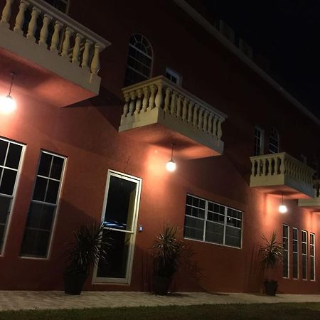 Montecristo Inn Piarco Esterno foto