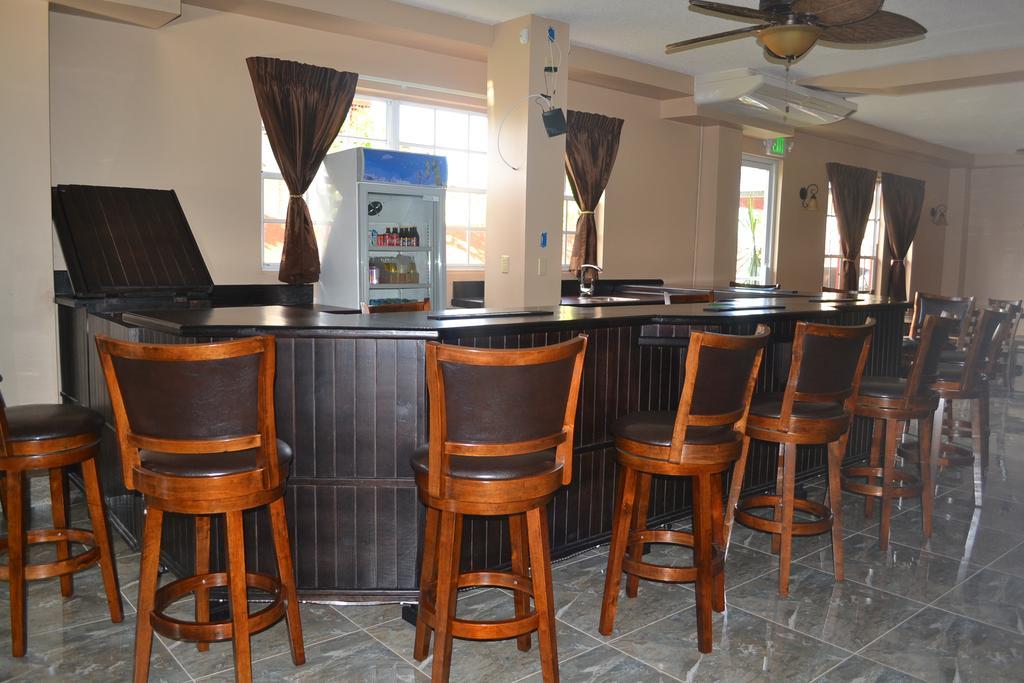 Montecristo Inn Piarco Esterno foto