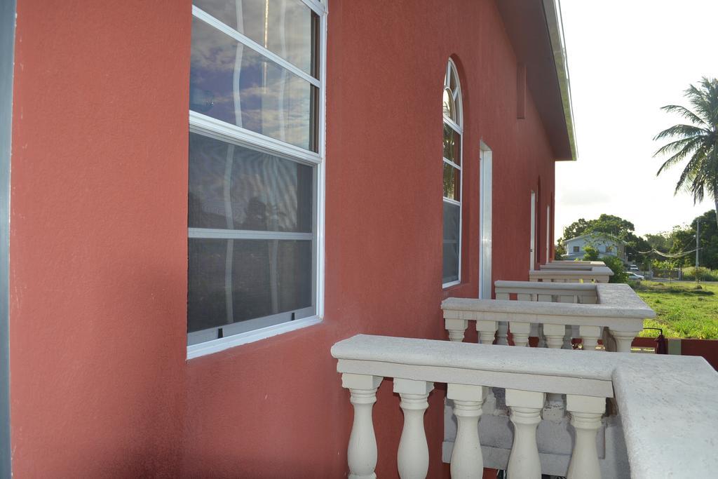Montecristo Inn Piarco Esterno foto