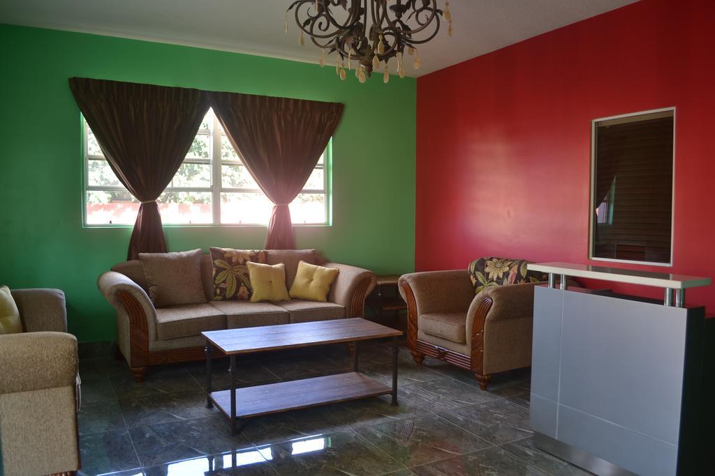 Montecristo Inn Piarco Esterno foto