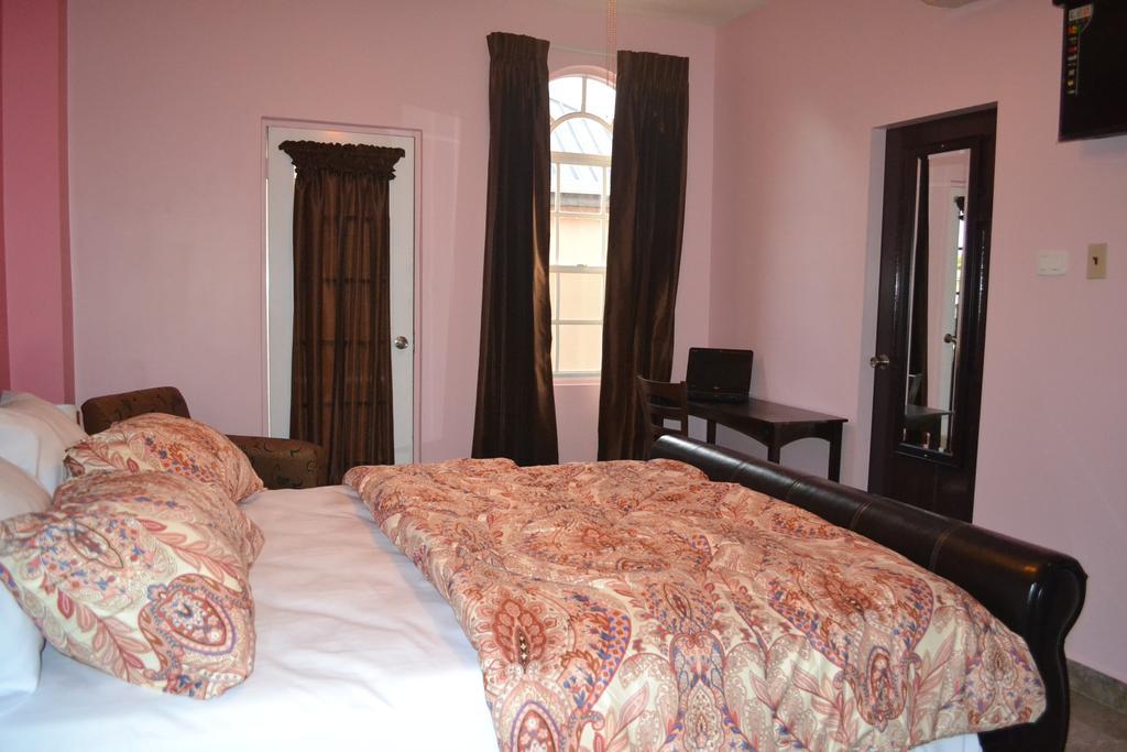 Montecristo Inn Piarco Esterno foto
