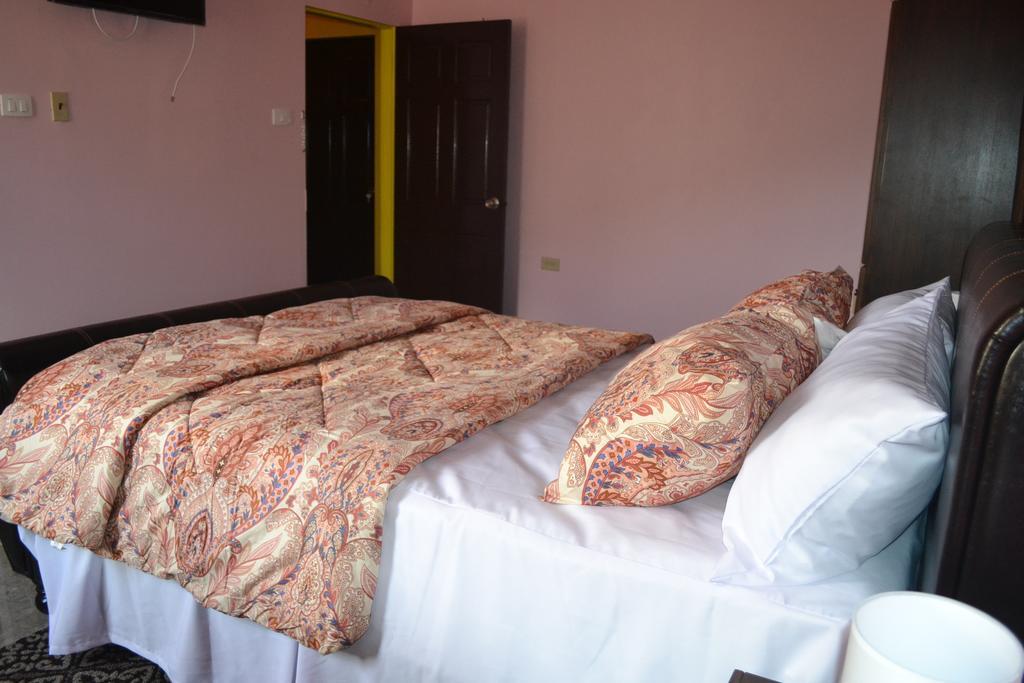 Montecristo Inn Piarco Esterno foto